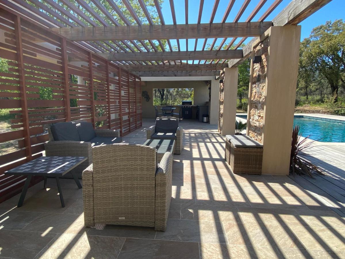 Magnifique Villa Avec Piscine Au Coeur Des Vignes Cogolin Buitenkant foto