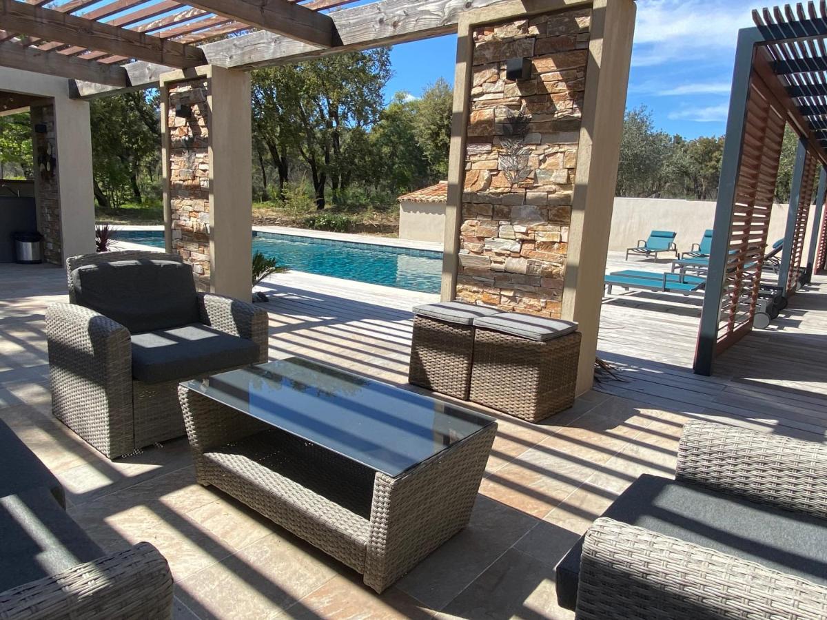 Magnifique Villa Avec Piscine Au Coeur Des Vignes Cogolin Buitenkant foto